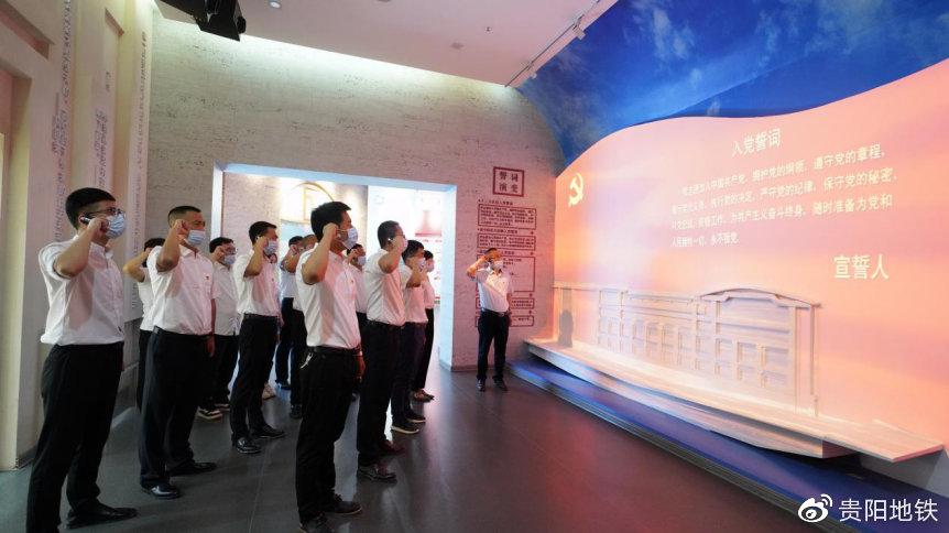 轨道2号线机电5标全体党员重温入党誓词