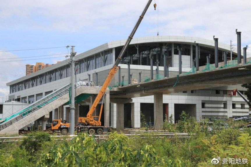 水淹坝站出入口雨棚钢结构吊装
