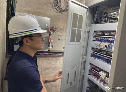 金朱西路站站台门5000次不间断开关门试验