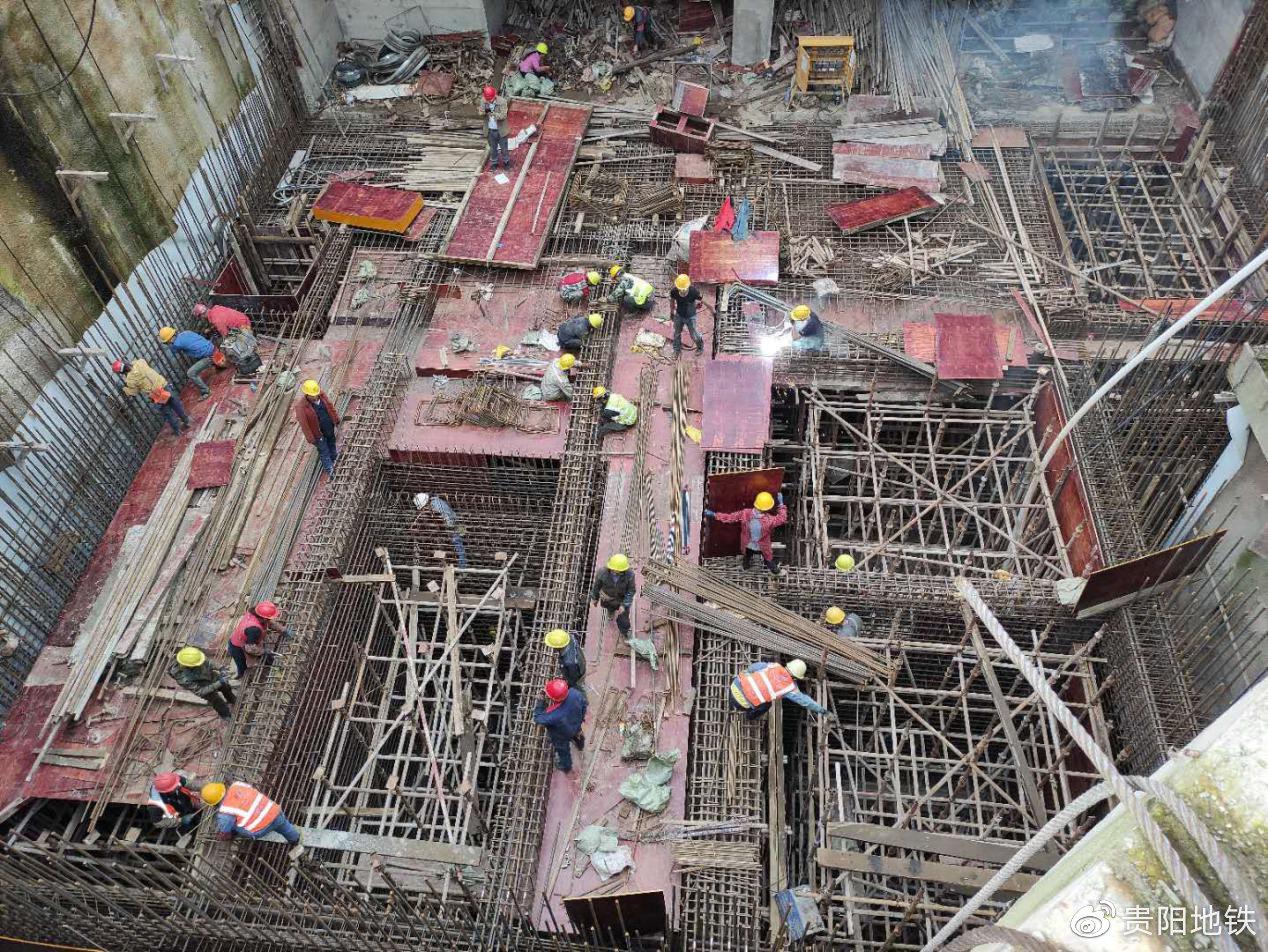 2号线一期北京西路站～三桥站区间风井结构 每日均40余人建设者日夜施工