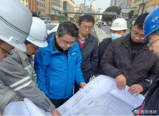 市轨道集团副总经理李辉在2号线一期延安西路站检查安全生产工作