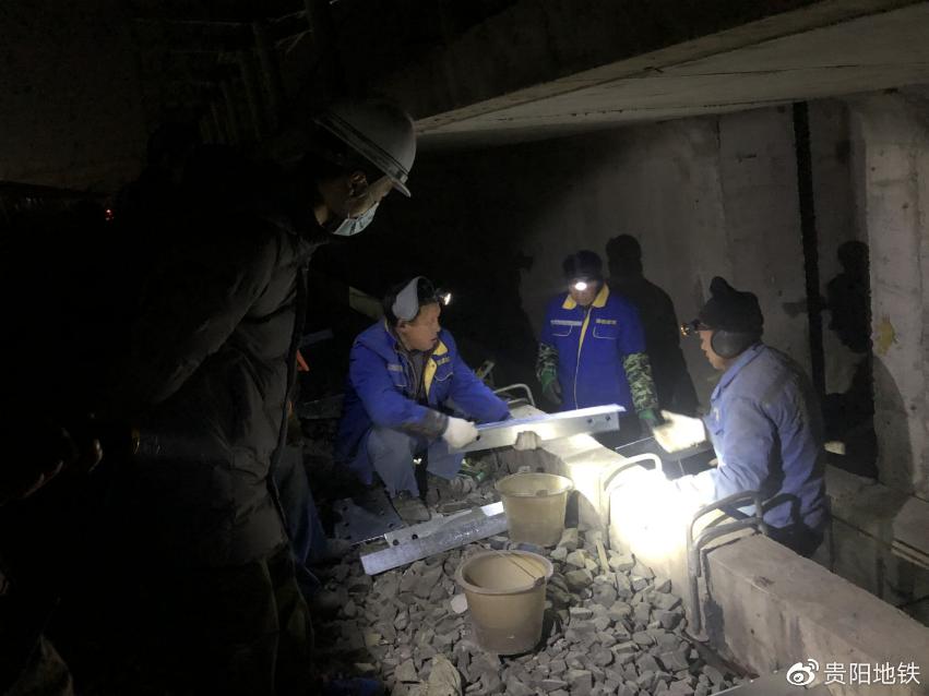 市轨道集团监管人员对施工过程进行旁站监管