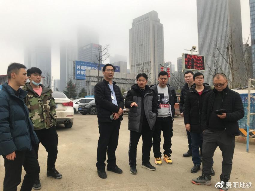 检查组在国际生态会议中心站~阳关站区间美的悦然里项目施工现场开展检查